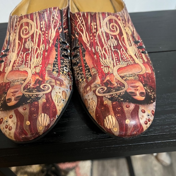 Icon Shoes - Picture 2 of 10